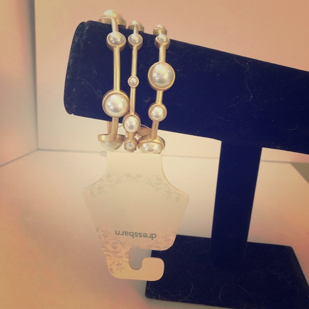 NWT Gold and pearl bracelet set 💝